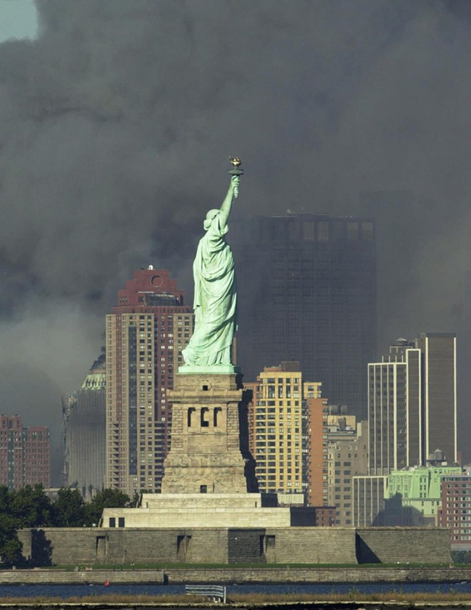 Годовщина терактов 11 сентября в США (20 фото) Годовщина терактов 11 сентября в США (20 фото)