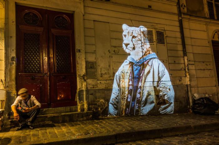 Дикий и стильный Париж: животные в костюмах стали главным украшением столицы (12 фото) Дикий и стильный Париж: животные в костюмах стали главным украшением столицы (12 фото)