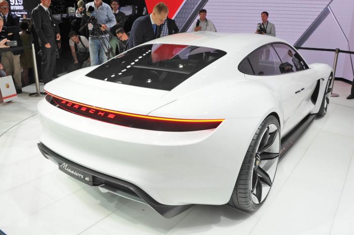   Mission E  Porsche (28 )