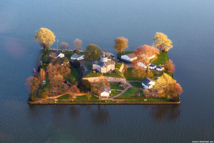 Самые маленькие населенные острова (10 фото) Самые маленькие населенные острова (10 фото)