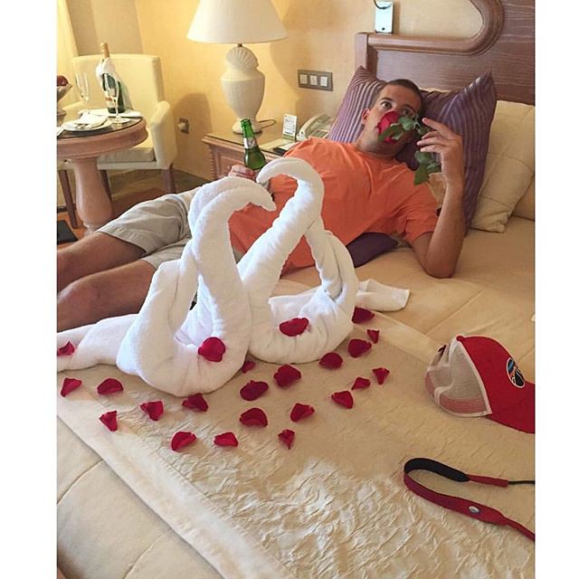      Instagram (38 )