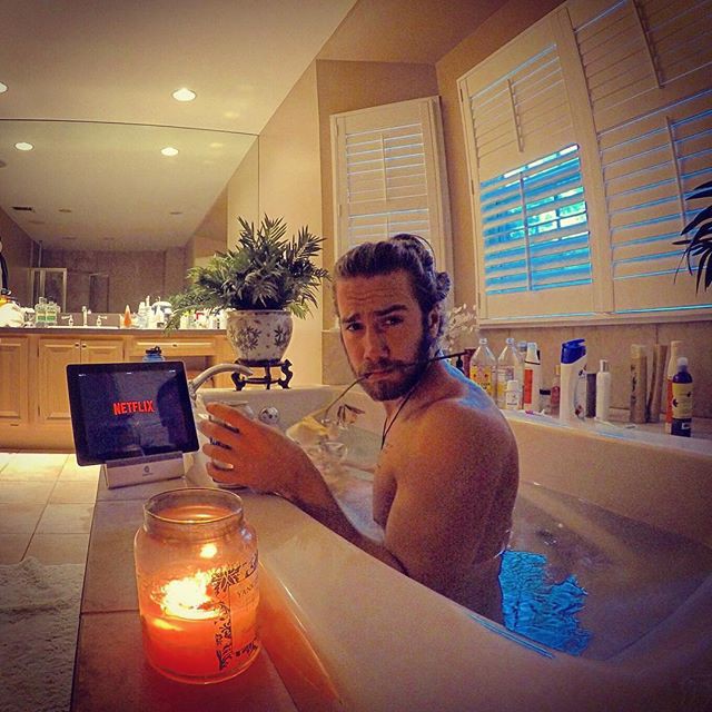     Instagram (38 )