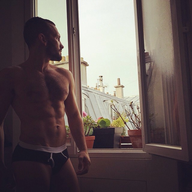      Instagram (38 )