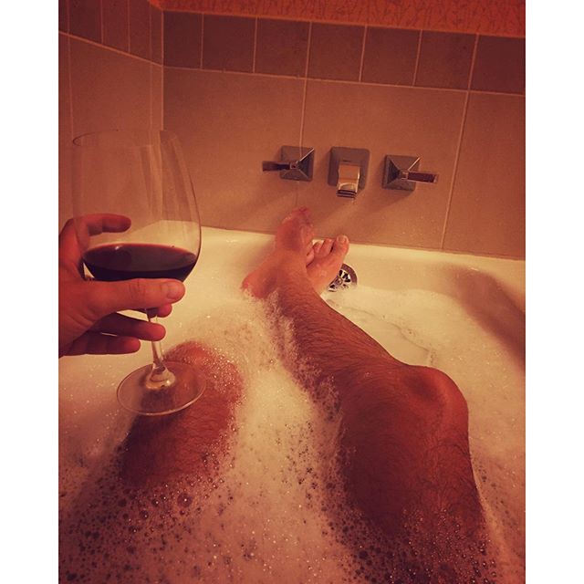      Instagram (38 )