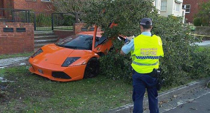 Неудачный тест-драйв Lamborghini Murcielago LP640 (11 фото) Неудачный тест-драйв Lamborghini Murcielago LP640 (11 фото)