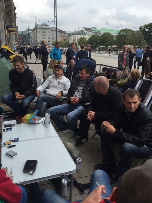 Очереди за новым iPhone 6s (16 pics) Очереди за новым iPhone 6s (16 pics)