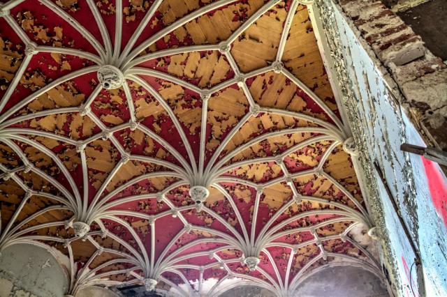 Замок Миранда: заброшенный особняк в Арденнах (10 фото) Замок Миранда: заброшенный особняк в Арденнах (10 фото)