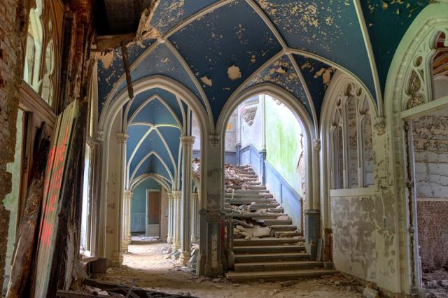 Замок Миранда: заброшенный особняк в Арденнах (10 фото) Замок Миранда: заброшенный особняк в Арденнах (10 фото)