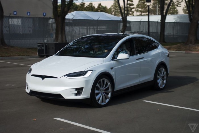  Tesla   - Model X (15 )