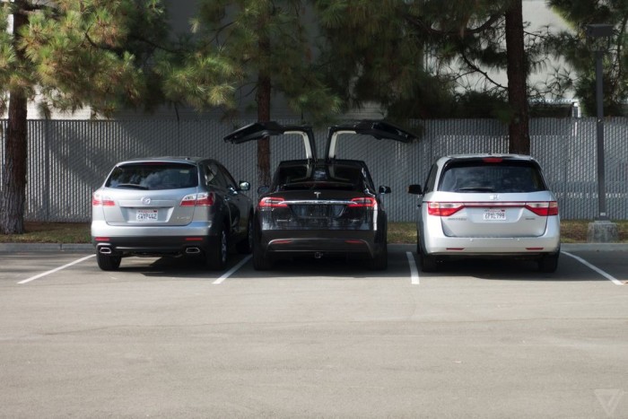  Tesla   - Model X (15 )