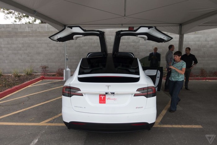  Tesla   - Model X (15 )