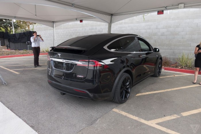  Tesla   - Model X (15 )
