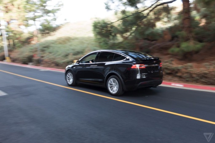  Tesla   - Model X (15 )