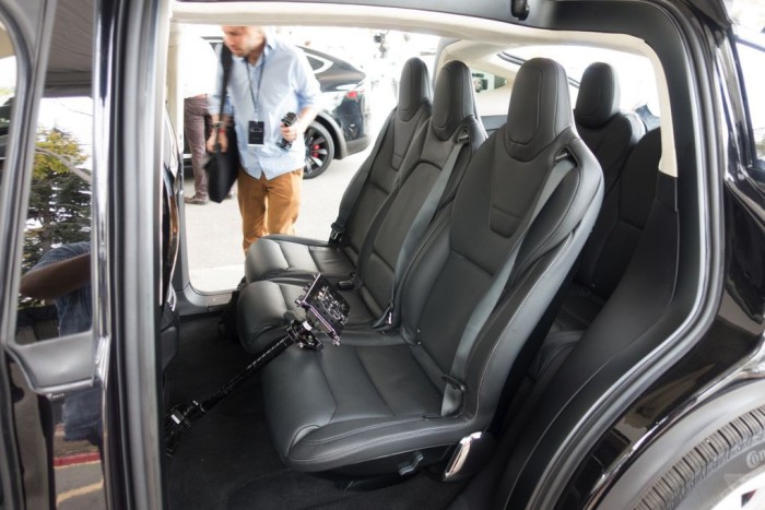  Tesla   - Model X (15 )