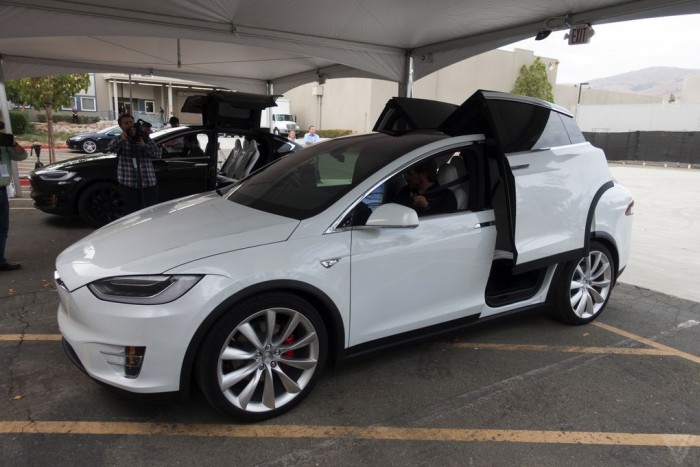  Tesla   - Model X (15 )