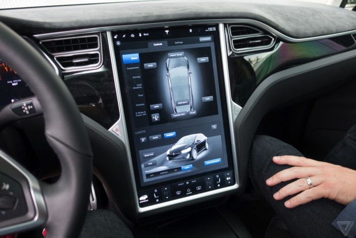  Tesla   - Model X (15 )