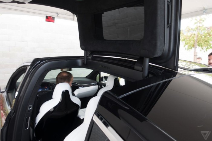  Tesla   - Model X (15 )