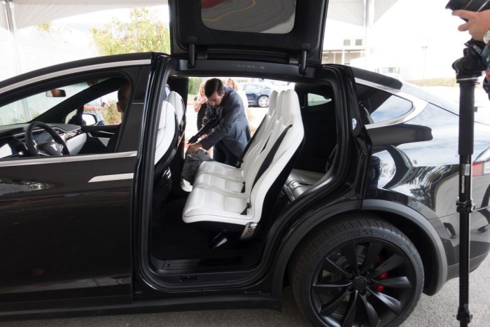  Tesla   - Model X (15 )