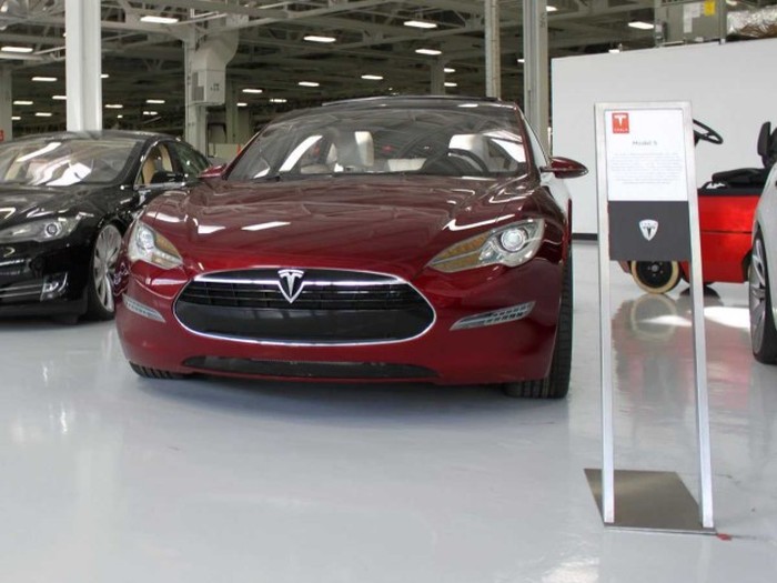 Экскурсия по заводу Tesla Motors (44 фото) Экскурсия по заводу Tesla Motors (44 фото)