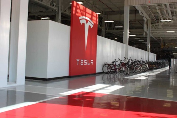 Экскурсия по заводу Tesla Motors (44 фото) Экскурсия по заводу Tesla Motors (44 фото)