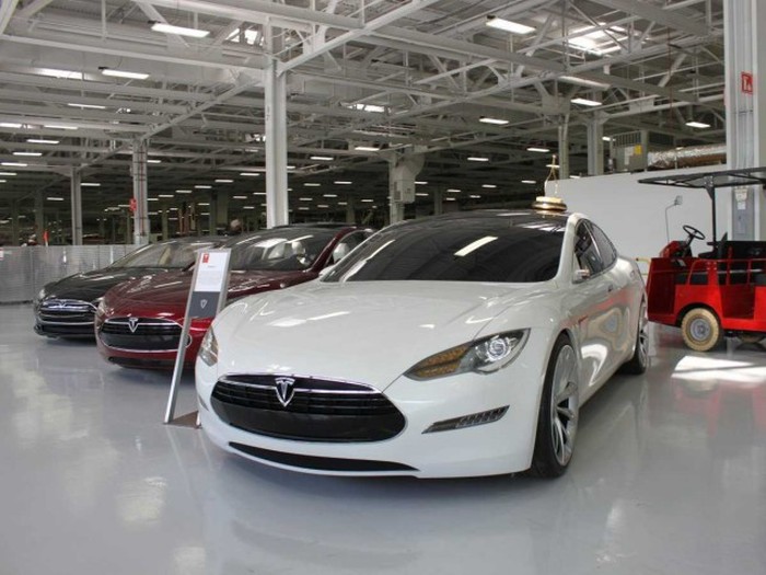 Экскурсия по заводу Tesla Motors (44 фото) Экскурсия по заводу Tesla Motors (44 фото)