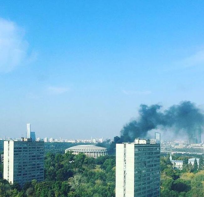В Москве произошел пожар на стадионе «Лужники» (4 фото) В Москве произошел пожар на стадионе «Лужники» (4 фото)