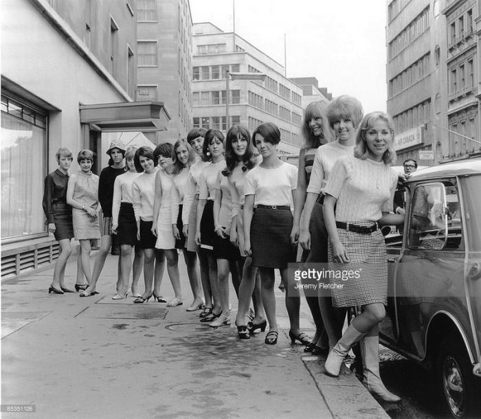 Рекламная акция MINI 1960 года (6 фото) Рекламная акция MINI 1960 года (6 фото)