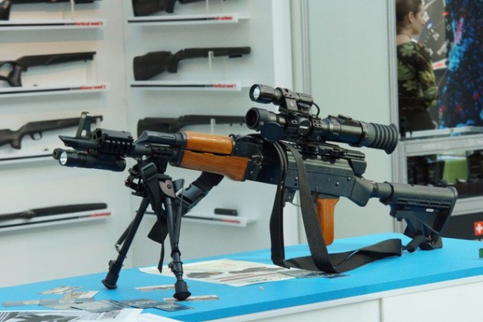 В Москве прошла выставка оружия ARMS & Hunting 2015 (26 фото) В Москве прошла выставка оружия ARMS & Hunting 2015 (26 фото)