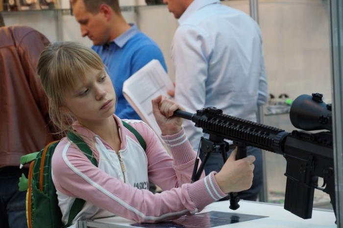 В Москве прошла выставка оружия ARMS & Hunting 2015 (26 фото) В Москве прошла выставка оружия ARMS & Hunting 2015 (26 фото)
