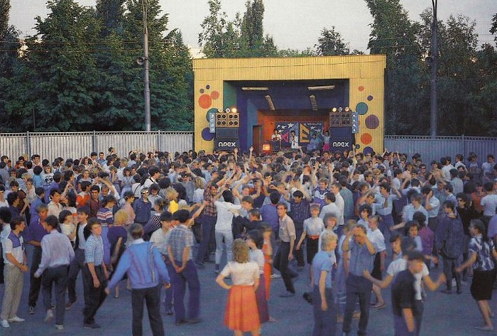 Вот она настоящая дискотека 80-х. СССР, 1989 год (5 фото) Вот она настоящая дискотека 80-х. СССР, 1989 год (5 фото)