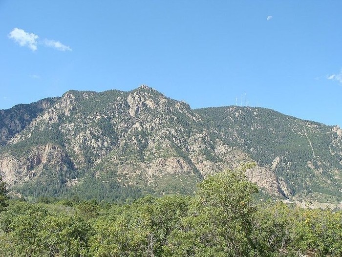Американский подземный город в горе Шайенн (48 фото) Американский подземный город в горе Шайенн (48 фото)