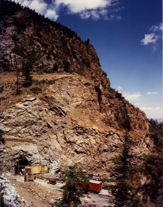 Американский подземный город в горе Шайенн (48 фото) Американский подземный город в горе Шайенн (48 фото)