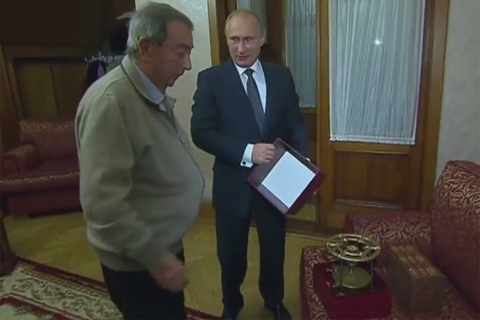Подарки Владимира Путина (10 фото) Подарки Владимира Путина (10 фото)