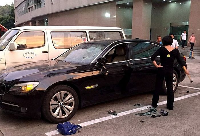       BMW   (4 )