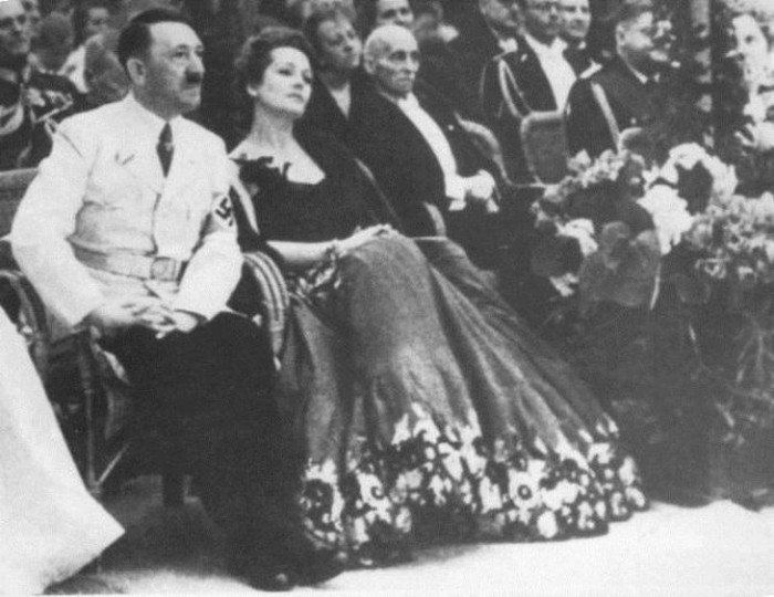 Возлюбленные диктаторов (25 фото) Возлюбленные диктаторов (25 фото)