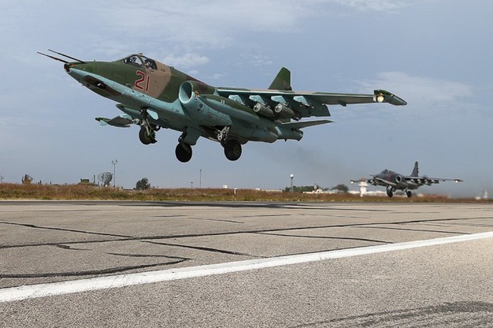 Условия жизни российских военнослужащих в Сирии (20 фото) Условия жизни российских военнослужащих в Сирии (20 фото)