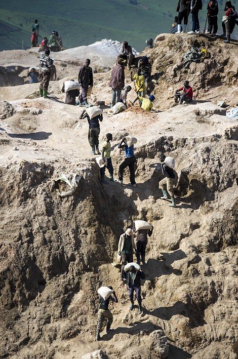 Добыча колтана в Конго (21 фото) Добыча колтана в Конго (21 фото)