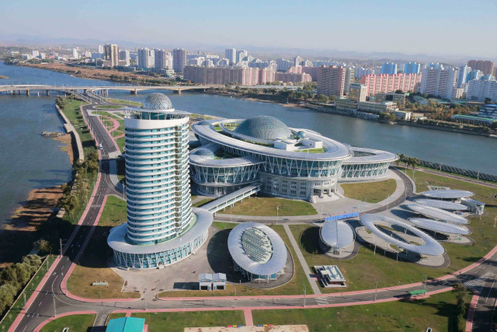В КНДР открыли современный научно-технический комплекс (8 фото) В КНДР открыли современный научно-технический комплекс (8 фото)