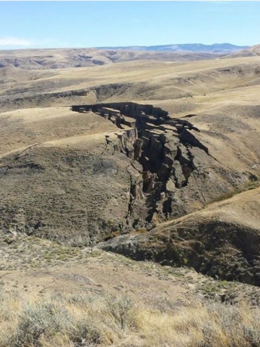 Гигантский разлом в штате Вайоминг (6 фото) Гигантский разлом в штате Вайоминг (6 фото)
