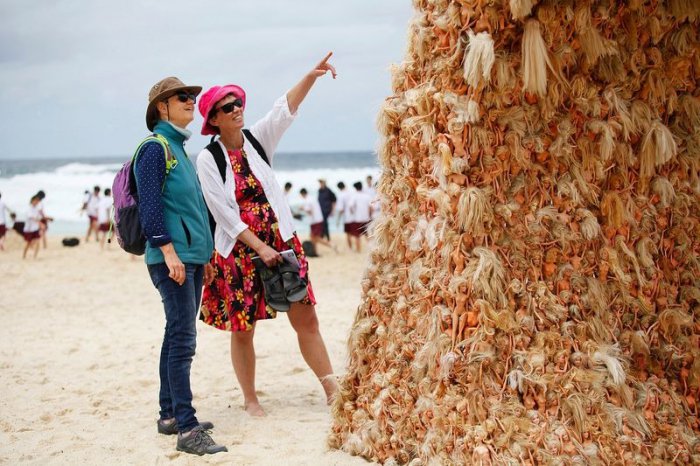 «Скульптуры у моря 2015» на пляже Бонди (23 фото) «Скульптуры у моря 2015» на пляже Бонди (23 фото)