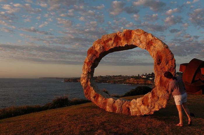 «Скульптуры у моря 2015» на пляже Бонди (23 фото) «Скульптуры у моря 2015» на пляже Бонди (23 фото)