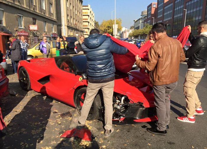     LaFerrari  1,5  $  (4 )