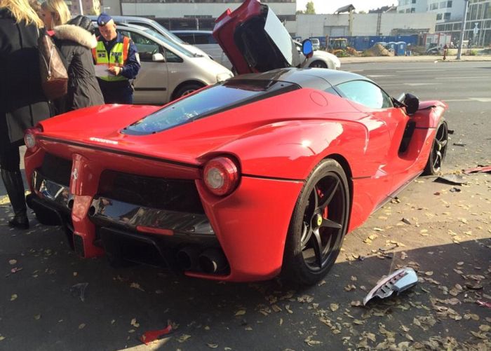     LaFerrari  1,5  $  (4 )