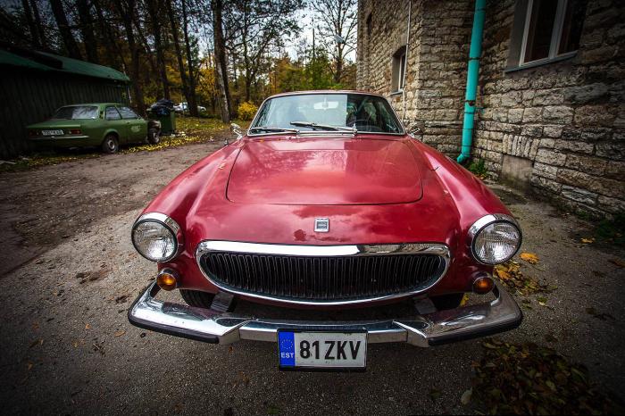 - Volvo P1800 (4 )