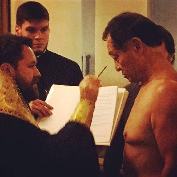 Актер Кэри-Хироюки Тагава, Шан Цунг из Mortal Kombat, принял православие и намерен получить российское гражданство (7 фото) Актер Кэри-Хироюки Тагава, Шан Цунг из Mortal Kombat, принял православие и намерен получить российское гражданство (7 фото)