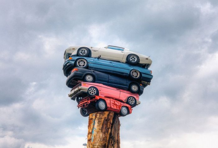 «Trans Am Totem» - искусство укладки автомобилей (5 фото) «Trans Am Totem» - искусство укладки автомобилей (5 фото)