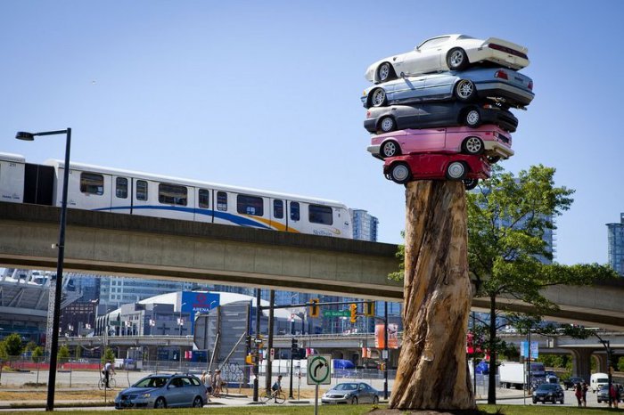 «Trans Am Totem» - искусство укладки автомобилей (5 фото) «Trans Am Totem» - искусство укладки автомобилей (5 фото)