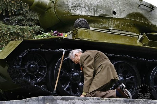 Ветеран танковой дивизии нашел свой собственный танк, на котором он прошел всю войну (3 фото) Ветеран танковой дивизии нашел свой собственный танк, на котором он прошел всю войну (3 фото)
