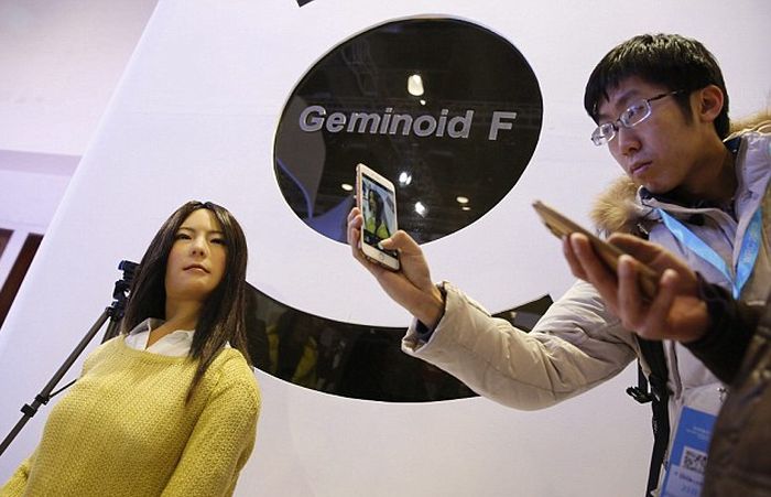     - Geminoid F (4 )