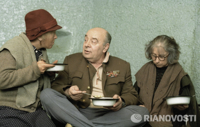 В Москве скончался известный кинорежиссер Эльдар Рязанов (11 фото) В Москве скончался известный кинорежиссер Эльдар Рязанов (11 фото)